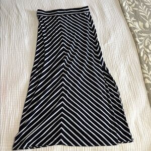 The Limited Navy and White Striped Women's Skirt